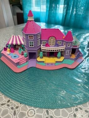 1994 Polly Pocket Pollyville Light Up Magical Mansion